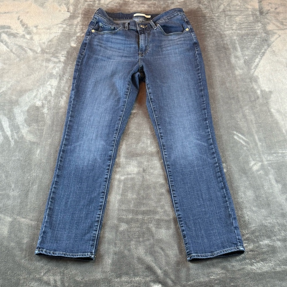 Levi's Women's Jeans Classic Straight Size 28 28X30 Medium Wash Mid Rise